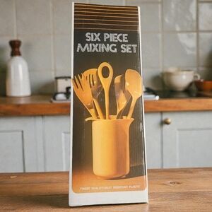 NWT Riviera Six Piece Mixing Set